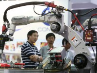 机器人抢了人类的工作？是人类自己在抢
