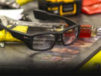 XOEye眼镜：蓝领工人的Google Glass