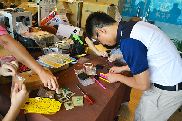 遥控车DIY工作坊活动剪影
