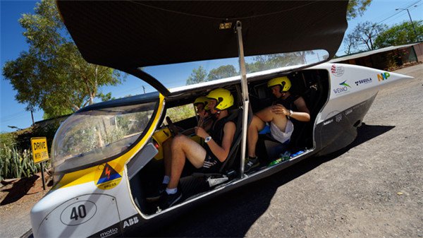 Stella-solar-powered-car-by-Solar-Team-Eindhoven_Shejipi-01