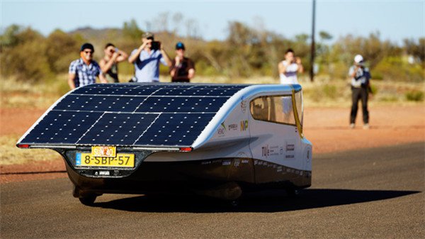 Stella-solar-powered-car-by-Solar-Team-Eindhoven_Shejipi-03